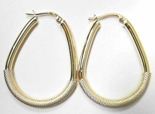 LARGE OVAL FANCY HINGED HOOP