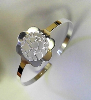 FANCY DAISY SILVER BANGLE
