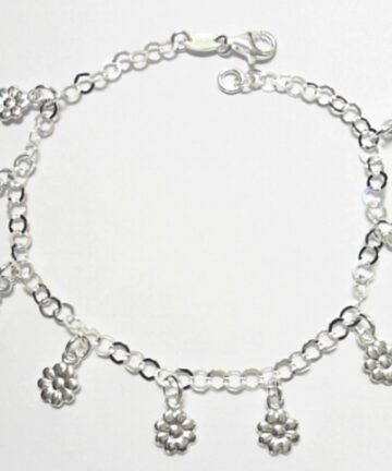 SB--822 SILVER FLOWERS ON ROLO BRACELET