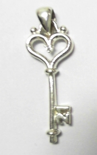 SP-1359 SILVER CZ HEART 21 KEY PENDANT