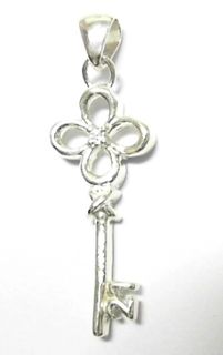 SP-1360 SILVER FLOWER CZ 21 KEY PENDANT