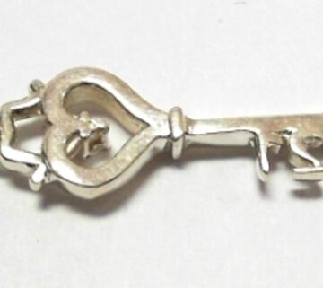 SP-1370 SILVER CZ HEART 21ST KEY PENDANT