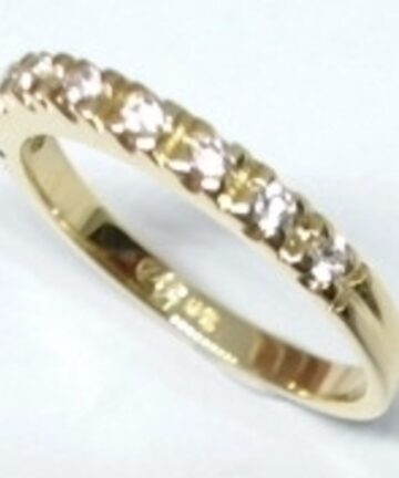 RI-3246 9CT GOLD HALF ETERNITY RING