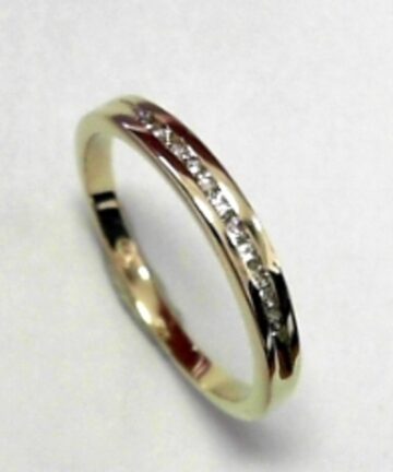 RI-3250 9CT GOLD DIAMOND RING 11X0.0125CT