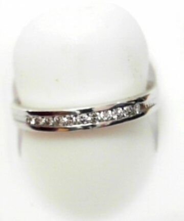 RI-3255 9CT GOLD DIAMOND RING